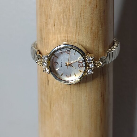 Pretty 6 Inch Gold Tone Stretch Watch With Clear Stones - Picture 2 of 13